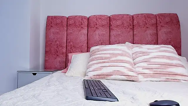 emmacurvy online show from November 2025 03:06:02 AM