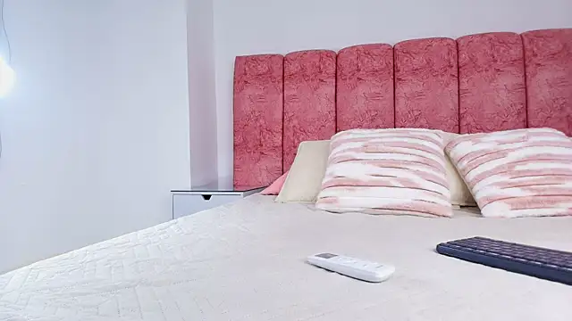 emmacurvy online show from November 2025 03:09:02 AM