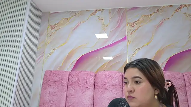 emmacurvy online show from June 2026 03:05:01 AM