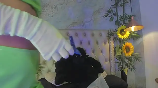 LittleeJaz online show from November 2025 02:35:02 AM