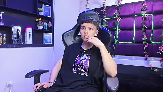 Megan Thompson  online show from November 2025 02:21:01 AM