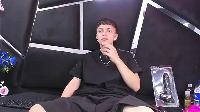 Megan Thompson  online show from December 2025 02:17:01 AM