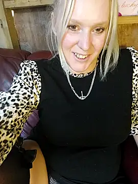 Snapshot of Bouncy-Bella28X chatting on November 2025 11:44:01 AM Bouncy-Bella28X online show from November 2025 11:44:01 AM