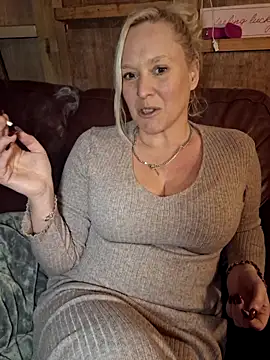 Bouncy-Bella28X online show from December 2025 04:14:02 PM