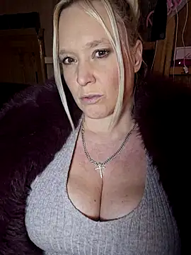 Bouncy-Bella28X online show from December 2025 12:33:02 PM