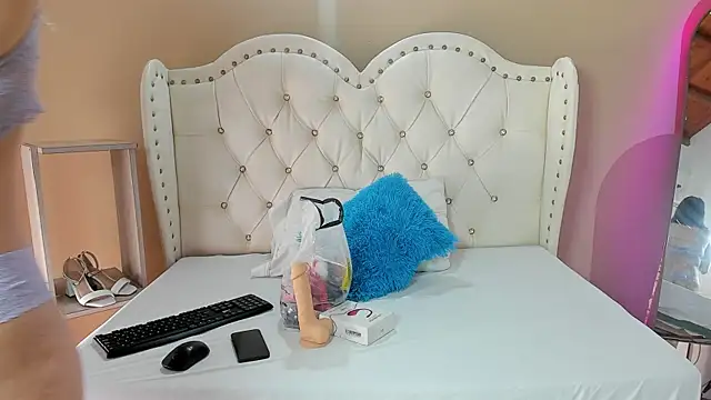 Snapshot of Alison_Milk chatting on October 2025 01:22:01 PM Alison Milk online show from October 2025 01:22:01 PM