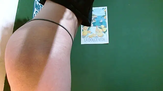 Roxiehood online show from May 2026 02:05:01 AM