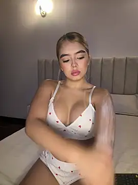 Mia Roswell online show from April 2026 04:07:01 AM