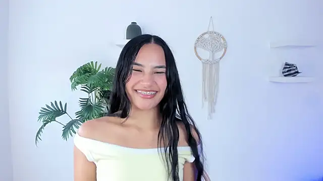 emily yeon online show from December 2025 07:53:02 PM