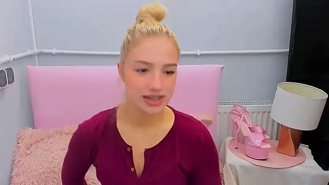 Snapshot of EvetteRose chatting on September 2025 02:55:01 PM EvetteRose online show from September 2025 02:55:01 PM