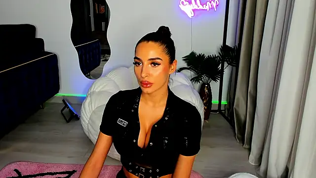 SluttyMaddy online show from March 2026 07:43:02 PM