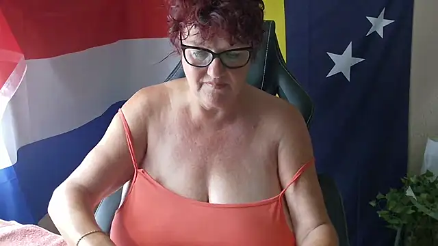 Snapshot of -Curvy- chatting on June 2026 08:45:02 AM -Curvy- online show from June 2026 08:45:02 AM