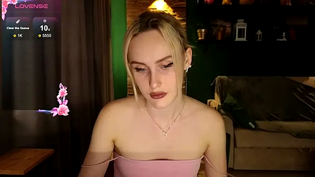 Snapshot of Belle_Vill3575 chatting on September 2025 08:25:01 AM Belle Vill3575 online show from September 2025 08:25:01 AM