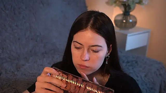 ywixos online show from December 2025 02:55:01 PM