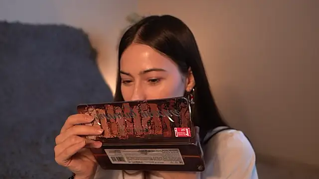 ywixos online show from December 2025 01:19:01 PM