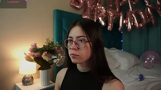 ywixos online show from February 2026 02:38:02 PM