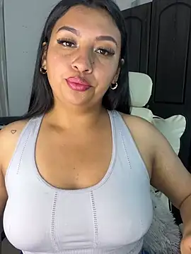Issa Santana online show from July 2026 09:06:02 PM