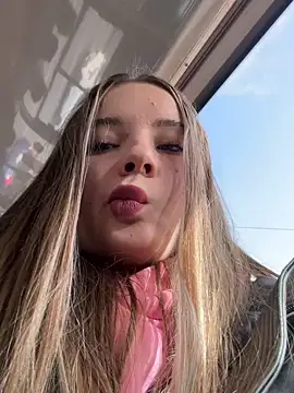 Snapshot of StephanieMur chatting on October 2025 05:17:01 AM StephanieMur online show from October 2025 05:17:01 AM