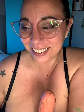 LupeLok online show from September 2025 04:58:01 AM