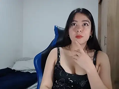 EloiseJun online show from October 2025 01:23:01 AM