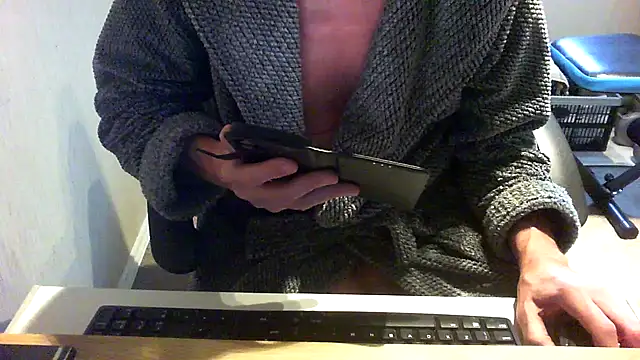 Snapshot of rogpb chatting on December 2025 09:25:01 AM rogpb online show from December 2025 09:25:01 AM