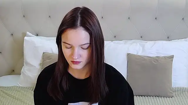 MichelleRoux online show from November 2025 01:32:01 PM