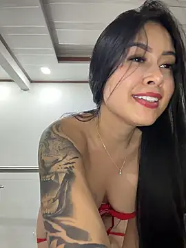 Snapshot of CrisMarulanda chatting on June 2026 06:27:01 AM CrisMarulanda online show from June 2026 06:27:01 AM