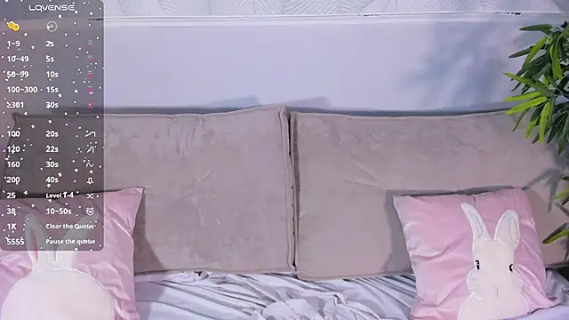 Molly Platt online show from September 2025 12:04:01 AM