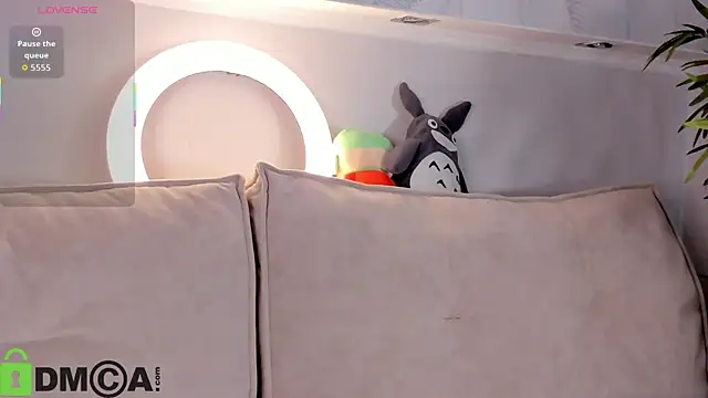 Molly Platt online show from March 2026 09:13:01 AM