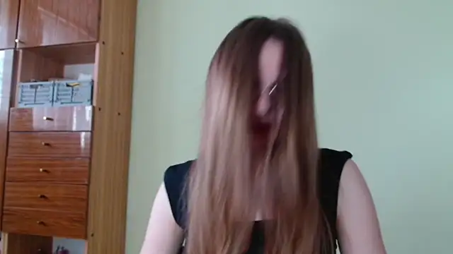 LooveELLYx online show from April 2026 01:36:02 PM