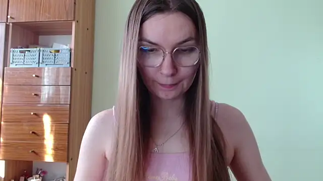 LooveELLYx online show from April 2026 02:45:02 PM