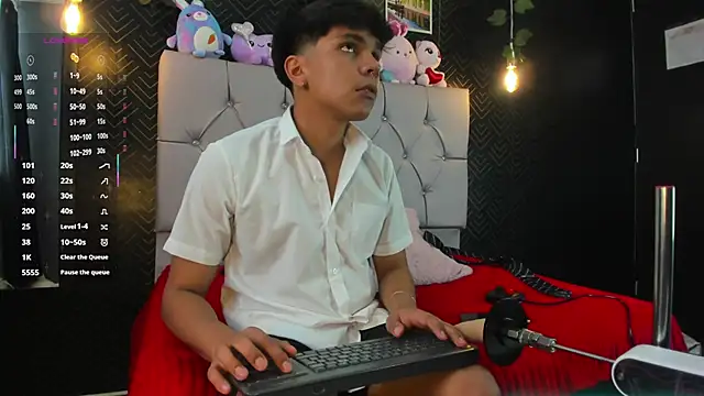 Snapshot of Thiago_Kozak chatting on September 2025 01:00:02 PM Thiago Kozak online show from September 2025 01:00:02 PM