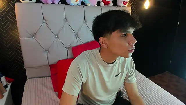 Snapshot of Thiago_Kozak chatting on September 2025 12:50:02 PM Thiago Kozak online show from September 2025 12:50:02 PM