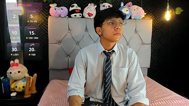 Snapshot of Thiago_Kozak chatting on October 2025 12:55:02 PM Thiago Kozak online show from October 2025 12:55:02 PM