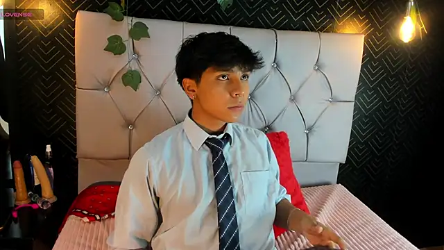 Snapshot of Thiago_Kozak chatting on October 2025 12:24:02 PM Thiago Kozak online show from October 2025 12:24:02 PM