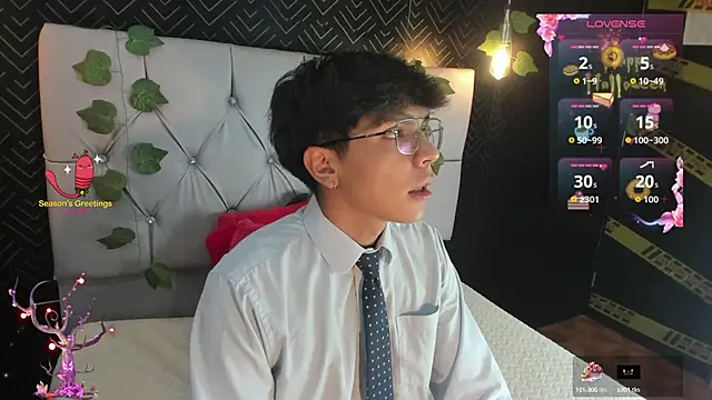 Snapshot of Thiago_Kozak chatting on October 2025 12:48:02 PM Thiago Kozak online show from October 2025 12:48:02 PM