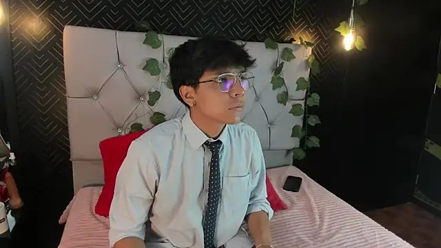 Snapshot of Thiago_Kozak chatting on October 2025 01:00:02 PM Thiago Kozak online show from October 2025 01:00:02 PM