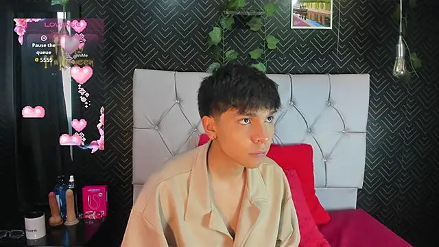 Snapshot of Thiago_Kozak chatting on October 2025 12:30:02 PM Thiago Kozak online show from October 2025 12:30:02 PM