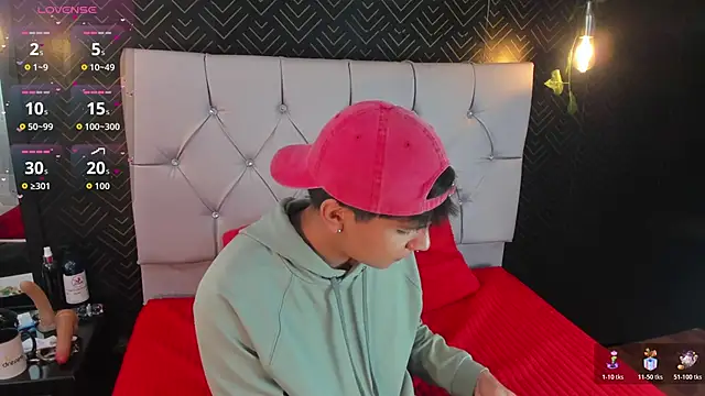 Snapshot of Thiago_Kozak chatting on November 2025 01:57:01 PM Thiago Kozak online show from November 2025 01:57:01 PM