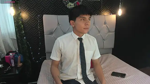 Snapshot of Thiago_Kozak chatting on November 2025 12:38:01 PM Thiago Kozak online show from November 2025 12:38:01 PM