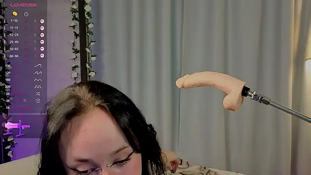 Juicy Vikki online show from October 2025 12:34:02 PM