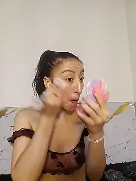 Snapshot of Oriana111 chatting on May 2026 03:50:01 PM Oriana111 online show from May 2026 03:50:01 PM