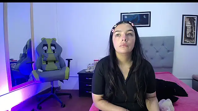 Esmeraldaa- online show from September 2025 04:38:01 AM