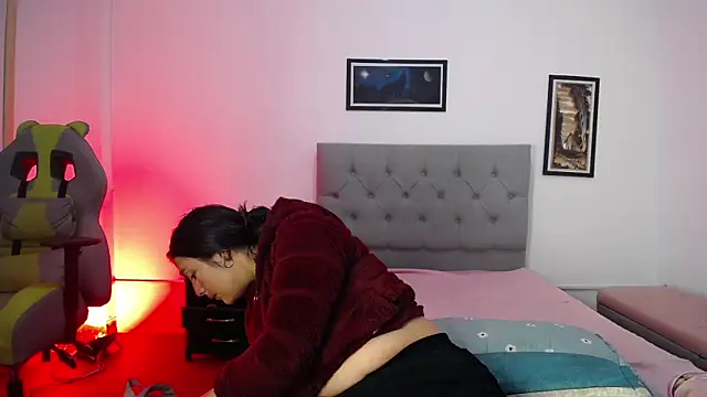 Esmeraldaa- online show from October 2025 06:23:02 AM