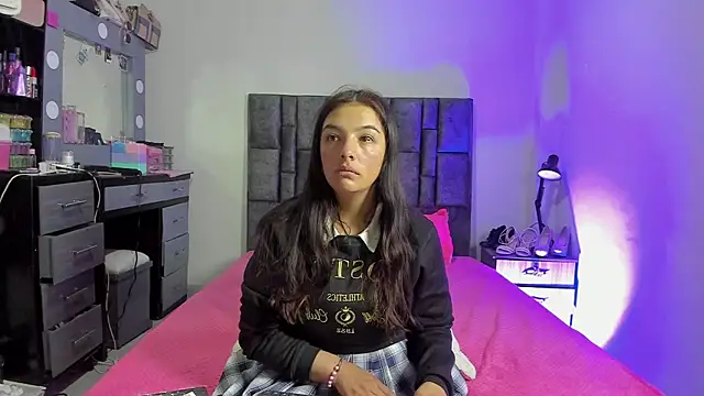 Esmeraldaa- online show from December 2025 05:24:02 AM