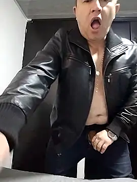 BigCristh79 online show from April 2026 02:06:01 PM