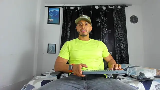 magnusclark online show from November 2025 02:00:02 AM