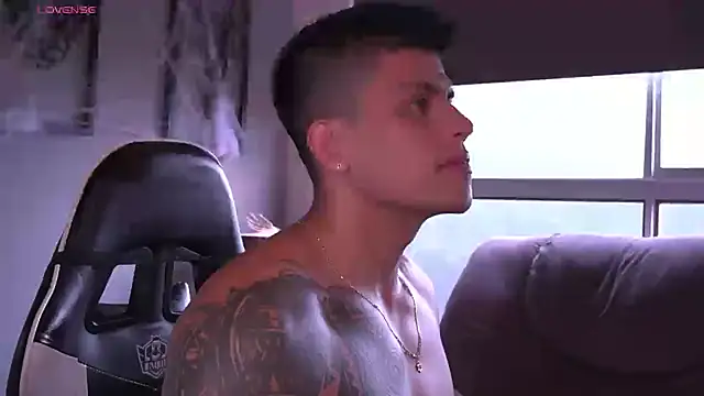 Snapshot of tyler_muscle1 chatting on October 2025 05:56:01 PM tyler muscle1 online show from October 2025 05:56:01 PM