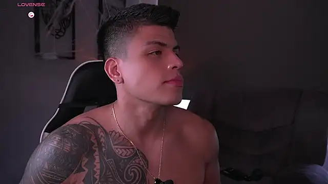 Snapshot of tyler_muscle1 chatting on October 2025 02:02:01 PM tyler muscle1 online show from October 2025 02:02:01 PM