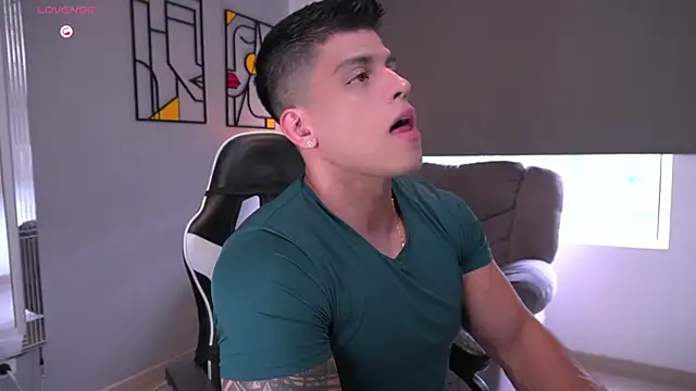 Snapshot of tyler_muscle1 chatting on January 2026 07:41:01 PM tyler muscle1 online show from January 2026 07:41:01 PM